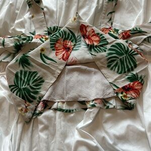 Southern charm tropical two piece set crop top flowy shorts summery medium women